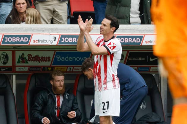 Nicolas Höfler, Hofler SC Freiburg, 27 thanks the fans , Germany, Football, 1 Bundesliga, 34 Matchday, 2025 2026, SC Freiburg vs RB Leipzig, 16 05 2026, Freiburg im Breisgau Europa Park Stadion Baden Württemberg Germany Copyright: xGrantxHubbsx