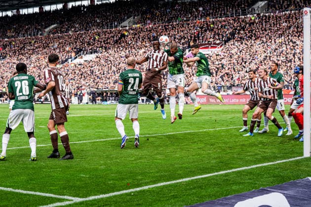 Germany Soccer Bundesliga 2025 26, 34 Matchday FC St Pauli vs VfL Wolfsburg Millerntor Stadion Hamburg The 1 1 Smell Abdoulie Ceesay FC St Pauli, 9 , Cheers, Emotion Copyright: xStefanxTrochax
