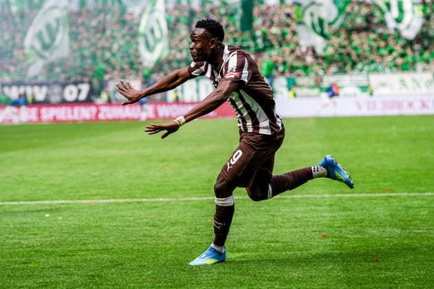 Germany Soccer Bundesliga 2025 26, 34 Matchday FC St Pauli vs VfL Wolfsburg Millerntor Stadion Hamburg The 1 1 Smell Abdoulie Ceesay FC St Pauli, 9 , Cheers, Emotion Copyright: xStefanxTrochax