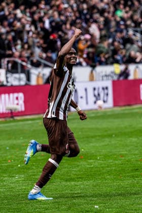 Germany Soccer Bundesliga 2025 26, 34 Matchday FC St Pauli vs VfL Wolfsburg Millerntor Stadion Hamburg The 1 1 Smell Abdoulie Ceesay FC St Pauli, 9 , Cheers, Emotion Copyright: xStefanxTrochax