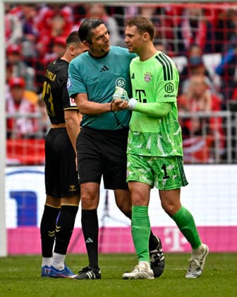 16 05 2026, Soccer Bundesliga 2025 2026, Matchday 34, FC Bayern Munich 1 FC Cologne, at the Allianz Arena Munich, Referee Deniz Aytekin Oberasbach with goalkeeper Manuel Neuer FC Bayern Munich DFL and DFB regulations prohibit any use of photographs as image sequences and or quasi video
