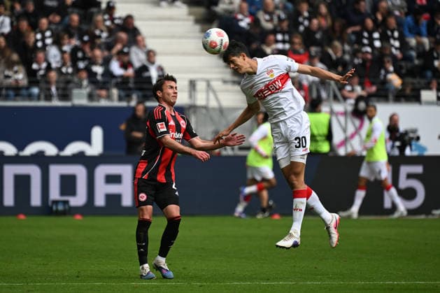 16 05 2026, xjhx, Fussball 1 Bundesliga, Eintracht Frankfurt VfB Stuttgart v l Mario Götze Goetze Eintracht Frankfurt Jose Maria Andres Baixauli VfB Stuttgart Chema Zweikampf, Aktion, action, battle for the ball DFL DFB REGULATIONS PROHIBIT ANY USE OF PHOTOGRAPHS as IMAGE SEQUENCES and or QUASI VIDEO Frankfurt am Main