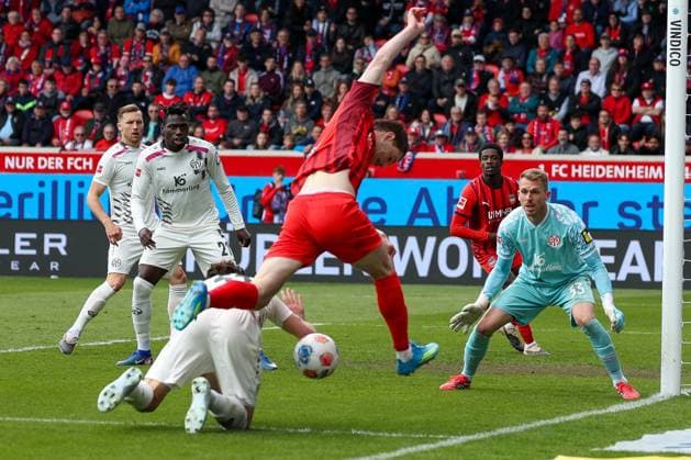 Budu Zivzivadze 12 1FC Heidenheim 1846 in action against Dominik Kohr 31 1 FSV Mainz 05 , 1 FC Heidenheim vs 1 FSV Mainz 05, Fußball, Maenner, Bundesliga, DFL, Saison 2025 2026, 34 Spieltag, Rueckrunde, 16 05 2026 DFB regulations prohibit any use of photographs as image sequences and or quasi video Heidenheim Baden Wuerttemberg Germany Copyright: xkolbert-press MartinxAgüerax