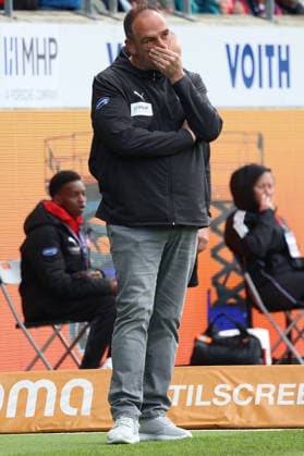 16 05 2026, xrekx, Fussball 1 Bundesliga, 1 FC Heidenheim FSV Mainz 05 v l Frank Schmidt Trainer 1 FC Heidenheim 1846 enttaeuscht, enttäuscht, schaut enttaeuscht, niedergeschlagen, disappointed DFL DFB REGULATIONS PROHIBIT ANY USE OF PHOTOGRAPHS as IMAGE SEQUENCES and or QUASI VIDEO Heidenheim