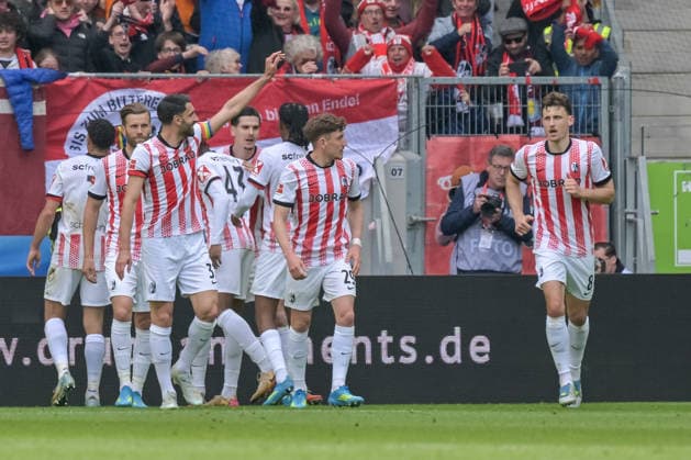 Celebration after the goal to 4 1 by Derry Scherhant SC Freiburg, 07 GER, SC Freiburg RB Leipzig, Football, Bundesliga, Matchday 34, Season 2025 2026, 16 05 2026 DFL DFB REGULATIONS PROHIBIT ANY USE OF PHOTOGRAPHS AS IMAGE SEQUENCES AND OR QUASI VIDEO GER, SC Freiburg RB Leipzig, Football, Bundesliga, Matchday 34, Season 2025 2026, 16 05 2026 Freiburg Copyright: xEibner-Pressefoto ThomasxHessx EP_THS