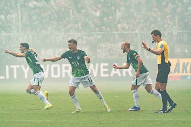 Goal for 1 2 Goalkeeper Nikola Vasilj FC St Pauli, 22 Own goal, VAR decision, video referee, video evidence, goal counts, Konstantinos Koulierakis VfL Wolfsburg, 04 , Dzenan Pejcinovic VfL Wolfsburg, 17 , Christian Eriksen VfL Wolfsburg, 24 cheers, GER, FC St Pauli vs VfL Wolfsburg, Football, Bundesliga, Matchday 34, Season 2025 2026, 16 05 2026 DFL REGULATES PROHIBIT ANY USE OF PHOTOGRAPHS AS IMAGE SEQUENCES AND OR QUASI VIDEO GER, FC St Pauli vs VfL Wolfsburg, Football, Bundesliga, Matchday 34, Season 2025 2026, 16 05 2026 Hamburg Copyright: xEibner-Pressefoto MaxxVincenx EP_MVN