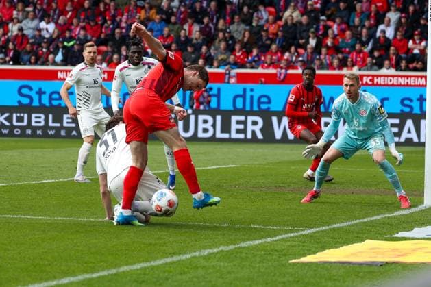 Budu Zivzivadze 12 1FC Heidenheim 1846 in action against Dominik Kohr 31 1 FSV Mainz 05 , 1 FC Heidenheim vs 1 FSV Mainz 05, Fußball, Maenner, Bundesliga, DFL, Saison 2025 2026, 34 Spieltag, Rueckrunde, 16 05 2026 DFB regulations prohibit any use of photographs as image sequences and or quasi video Heidenheim Baden Wuerttemberg Germany Copyright: xkolbert-press MartinxAgüerax