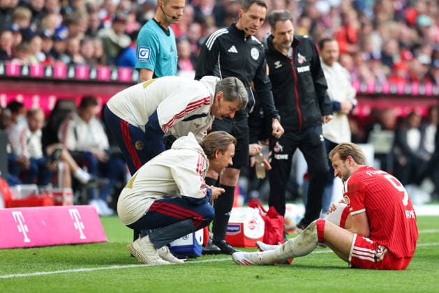 Harry Kane FC Bayern Muenchen, 09 injured on the ground, being treated, GER, FC Bayern Muenchen vs 1 FC Koeln, Football, Bundesliga, Matchday 34, Season 2025 2026, 16 05 2026, DFL DFB REGULATES PROHIBIT ANY USE OF PHOTOGRAPHS as IMAGE SEQUENCES and or QUASI VIDEO, GER, FC Bayern Muenchen vs 1 FC Koeln, Football, Bundesliga, Matchday 34, Season 2025 2026, 16 05 2026 Muenchen Copyright: xEibner-Pressefoto JennixMaulx EP_JML