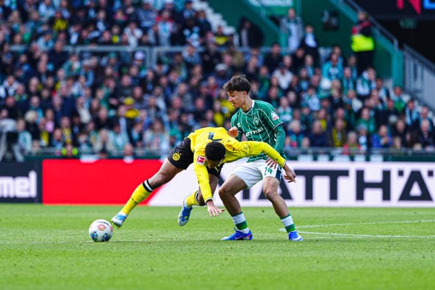Jobe Bellingham Borussia Dortmund, 07 , Patrice Covic SV Werder Bremen, 24 GER, SV Werder Bremen vs Borussia Dortmund, Football, Bundesliga, Matchday 30, Season 2025 2026, 16 05 2026 DFL REGULATIONS PROHIBIT ANY USE OF PHOTOGRAPHS AS IMAGE SEQUENCES AND OR QUASI VIDEO GER, SV Werder Bremen vs Borussia Dortmund, Football, Bundesliga, Matchday 30, Season 2025 2026, 16 05 2026 Bremen Copyright: xEibner-Pressefoto MarcelxvonxFehrnx EP_MFN