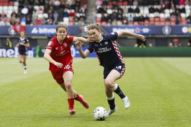 ROTTERDAM - (lr) Jette Wieferink of FC Twente, Liz Rijsbergen of PSV during the KNVB Cup Women s Final match between FC Twente (women) and PSV (women) at Sparta Stadion Het Kasteel on 16 May 2026 in Rotterdam, the Netherlands. BAS CZERWINSKI ANP Women s Eurojackpot KNVB Beker - Final 2025-2026 xVIxANPxSportx xxANPxIVx 558456331 originalFilename: 558456331.jpg