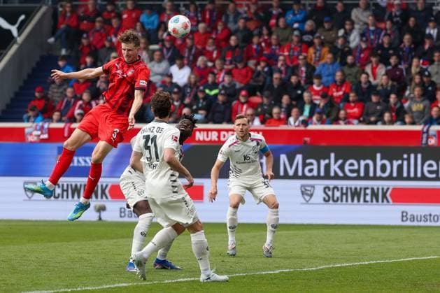 Jan Schoeppner 3 1FC Heidenheim 1846 kepft ein Ball an Aluminium des Mainzer Tors, 1 FC Heidenheim vs 1 FSV Mainz 05, Fußball, Maenner, Bundesliga, DFL, Saison 2025 2026, 34 Spieltag, Rueckrunde, 16 05 2026 DFB regulations prohibit any use of photographs as image sequences and or quasi video Heidenheim Baden Wuerttemberg Germany Copyright: xkolbert-press MartinxAgüerax
