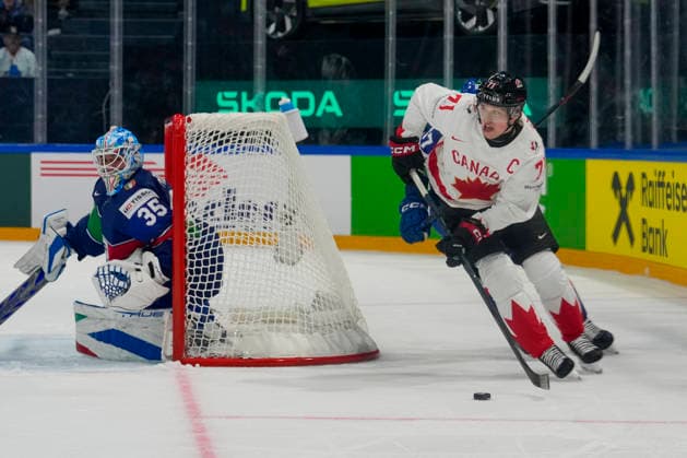 FRIBOURG, SWITZERLAND MAY 16 Macklin Celebrini of Canada R in action during the 2026 IIHF Ice Hockey World Championship Switzerland game between Italy and Canada at BCF Arena on May 16, 2026 in Fribourg, Fribourg Fribourg BCF Arena Fribourg Switzerland Copyright: xJustPictures.ch JarixPestelaccix jp-en-EuSpIm-JP6_JAR_Italy_Canada_16May2026_00040