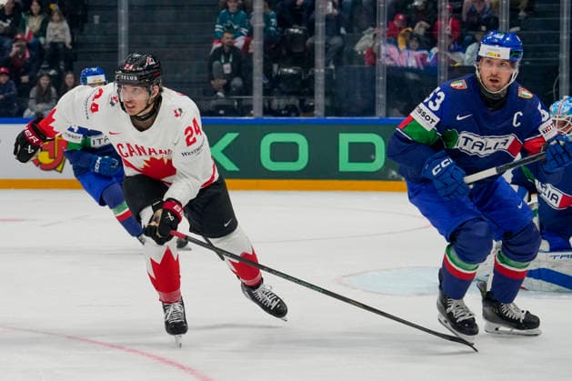 FRIBOURG, SWITZERLAND MAY 16 Dylan Cozens of Canada L in action during the 2026 IIHF Ice Hockey World Championship Switzerland game between Italy and Canada at BCF Arena on May 16, 2026 in Fribourg, Fribourg Fribourg BCF Arena Fribourg Switzerland Copyright: xJustPictures.ch JarixPestelaccix jp-en-EuSpIm-JP6_JAR_Italy_Canada_16May2026_00042