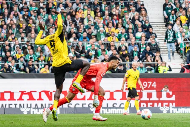 Germany Bundesliga 2025 2026 Matchday 34, SV Werder Bremen vs Borussia Dortmund Saturday, 16 05 2026 Weserstadion, Bremen Serhou Guirassy Borussia Dortmund, 9 Mio Backhaus 30 Copyright: xCelinaxLeiersx