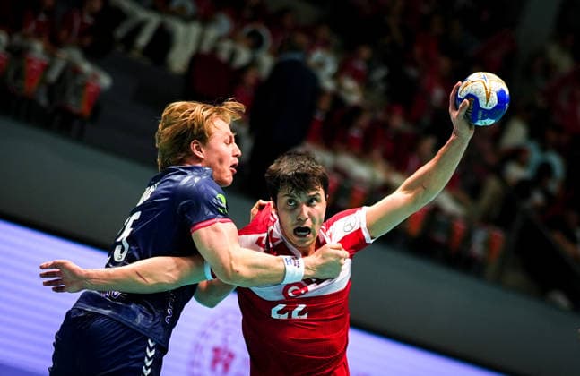 Turkiye v Norway - World Handball Championship Qualifiers ANKARA, TURKIYE - MAY 16: Eyup Arda Yildiz (R) of Turkiye competes against his opponent during the 2027 IHF Men s World Handball Championship European Qualifiers phase 3 second-leg match between Turkiye and Norway at Prof. Dr. Yasar Sevim Handball Hall in Ankara, Turkiye, on May 16, 2026. Ercin Erturk Anadolu Ankara Turkey. Editorial use only. Please get in touch for any other usage.  Copyright: x2026xAnadoluxErcinxErturkx