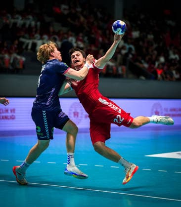 Turkiye v Norway - World Handball Championship Qualifiers ANKARA, TURKIYE - MAY 16: Eyup Arda Yildiz (R) of Turkiye competes against his opponent during the 2027 IHF Men s World Handball Championship European Qualifiers phase 3 second-leg match between Turkiye and Norway at Prof. Dr. Yasar Sevim Handball Hall in Ankara, Turkiye, on May 16, 2026. Ercin Erturk Anadolu Ankara Turkey. Editorial use only. Please get in touch for any other usage.  Copyright: x2026xAnadoluxErcinxErturkx