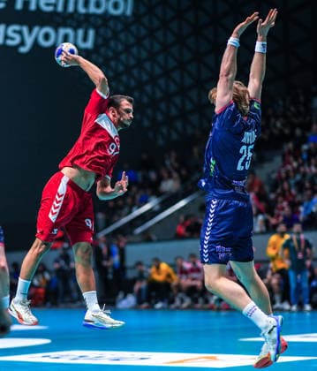 Turkiye v Norway - World Handball Championship Qualifiers ANKARA, TURKIYE - MAY 16: Fatih Calkamis (L) of Turkiye competes against his opponent during the 2027 IHF Men s World Handball Championship European Qualifiers phase 3 second-leg match between Turkiye and Norway at Prof. Dr. Yasar Sevim Handball Hall in Ankara, Turkiye, on May 16, 2026. Ercin Erturk Anadolu Ankara Turkey. Editorial use only. Please get in touch for any other usage.  Copyright: x2026xAnadoluxErcinxErturkx
