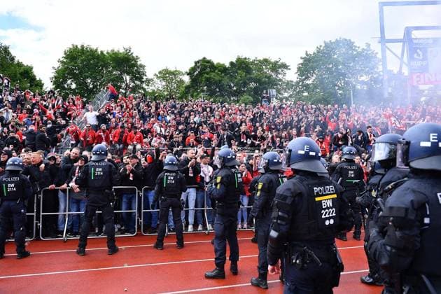 SSV Ulm 1846 Rot Weiss Essen FOR EDITORIAL PURPOSES ONLY EDITORIAL USE ONLY p Soccer 3 Liga 38 Matchday SSV Ulm 1846 Rot Weiss Essen on 15 05 2026 at the Donaustadion in Ulm Rot Weiss Essen plays the relegation to the 2 Bundesliga Germany Baden Württemberg Ulm Copyright ThorstenxTillmann Copyright: ThorstenxTillmann doc85vetoemf511bnm9oj9f ,EDITORIAL USE ONLY Copyright: ThorstenxTillmann
