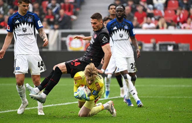 Football, Bundesliga, Germany, Men, Season 2025 2026, Matchday 34, BayArena Leverkusen Bayer Leverkusen Hamburger SV Patrik Schick LEV , Sander Tangvik HSV Action