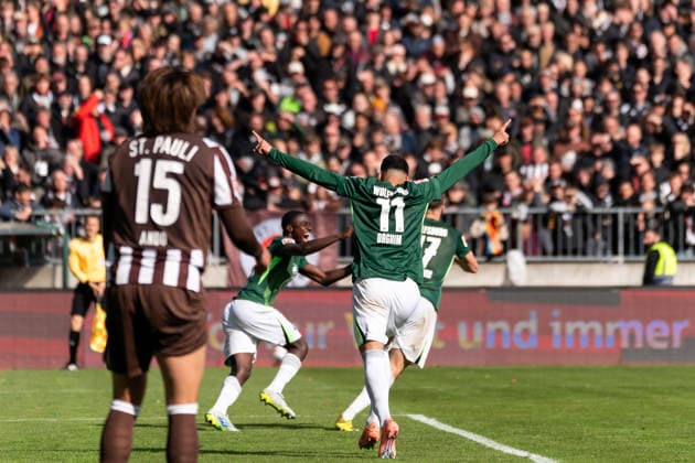 Goal to 1 3 Dzenan Pejcinovic VfL Wolfsburg, 17 cheers with Adam Daghim VfL Wolfsburg, 11 , GER, FC St Pauli vs VfL Wolfsburg, Football, Bundesliga, Matchday 34, Season 2025 2026, 16 05 2026 DFL REGULATES PROHIBIT ANY USE OF PHOTOGRAPHS AS IMAGE SEQUENCES AND OR QUASI VIDEO GER, FC St Pauli vs VfL Wolfsburg, Football, Bundesliga, Matchday 34, Season 2025 2026, 16 05 2026 Hamburg Copyright: xEibner-Pressefoto MaxxVincenx EP_MVN