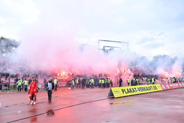 SSV Ulm 1846 Rot Weiss Essen FOR EDITORIAL PURPOSES ONLY EDITORIAL USE ONLY p Soccer 3 Liga 38 Matchday SSV Ulm 1846 Rot Weiss Essen on 15 05 2026 at the Donaustadion in Ulm Rot Weiss Essen plays the relegation to the 2 Bundesliga Germany Baden Württemberg Ulm Copyright ThorstenxTillmann Copyright: ThorstenxTillmann doc85vetl26knmyjixemky ,EDITORIAL USE ONLY Copyright: ThorstenxTillmann