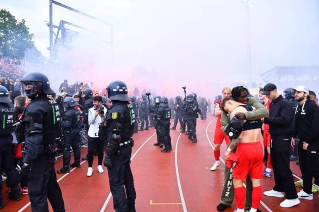 SSV Ulm 1846 Rot Weiss Essen FOR EDITORIAL PURPOSES ONLY EDITORIAL USE ONLY p Soccer 3 Liga 38 Matchday SSV Ulm 1846 Rot Weiss Essen on 15 05 2026 at the Donaustadion in Ulm Rot Weiss Essen plays the relegation to the 2 Bundesliga Germany Baden Württemberg Ulm Copyright ThorstenxTillmann Copyright: ThorstenxTillmann doc85vetn5x3pzbkeniqqs ,EDITORIAL USE ONLY Copyright: ThorstenxTillmann