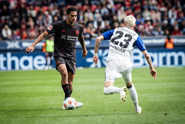 LEVERKUSEN, GERMANY - MAY 16, 2026 : Jarell Quansah (Bayer 04 Leverkusen, 4), Albert Gronbaek (Hamburger SV, 23) during the German Bundesliga match on gameday 34 between Bayer 04 Leverkusen vs. Hamburger SV at BayArena on May 16, 2026 in Leverkusen, Germany. DFL REGULATIONS PROHIBIT ANY USE OF PHOTOGRAPHS AS IMAGE SEQUENCES AND OR QUASI-VIDEO. Northrhine-Westphalia Germany Copyright: xAxelxKohringx