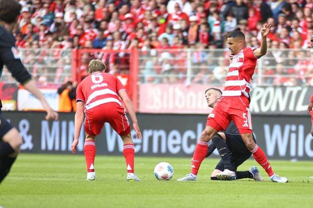 Berlin, Germany, 16 05 2026 Stadion Alte Försterei 34 Matchday, Season 2025 26, 1 Soccer Bundesliga Union Berlin FC Augsburg L R Aljoscha Kemlein 6, Union Berlin , Jeffrey Gouweleeuw 6, FCA and Danilho Doekhi 5, Union Berlin Copyright: xdtsxNachrichtenagenturx dts_118850