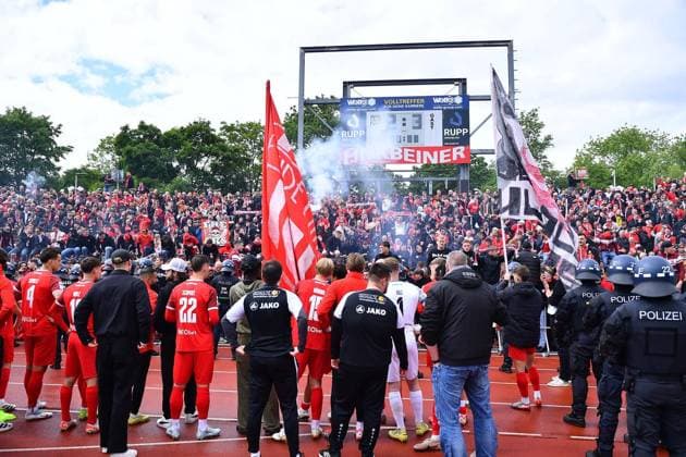 SSV Ulm 1846 Rot Weiss Essen FOR EDITORIAL PURPOSES ONLY EDITORIAL USE ONLY p Soccer 3 Liga 38 Matchday SSV Ulm 1846 Rot Weiss Essen on 15 05 2026 at the Donaustadion in Ulm Rot Weiss Essen plays the relegation to the 2 Bundesliga Germany Baden Württemberg Ulm Copyright ThorstenxTillmann Copyright: ThorstenxTillmann doc85vetq5nwfa1e75xwj9f ,EDITORIAL USE ONLY Copyright: ThorstenxTillmann