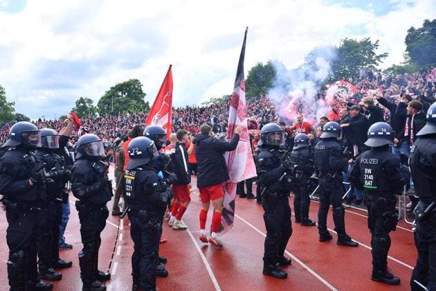 SSV Ulm 1846 Rot Weiss Essen FOR EDITORIAL PURPOSES ONLY EDITORIAL USE ONLY p Soccer 3 Liga 38 Matchday SSV Ulm 1846 Rot Weiss Essen on 15 05 2026 at the Donaustadion in Ulm Rot Weiss Essen plays the relegation to the 2 Bundesliga Germany Baden Württemberg Ulm Copyright ThorstenxTillmann Copyright: ThorstenxTillmann doc85vetqf6mxgqcrz1mky ,EDITORIAL USE ONLY Copyright: ThorstenxTillmann
