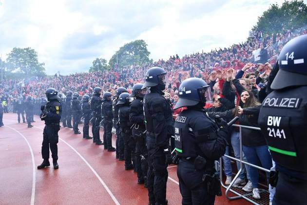 SSV Ulm 1846 Rot Weiss Essen FOR EDITORIAL PURPOSES ONLY EDITORIAL USE ONLY p Soccer 3 Liga 38 Matchday SSV Ulm 1846 Rot Weiss Essen on 15 05 2026 at the Donaustadion in Ulm Rot Weiss Essen plays the relegation to the 2 Bundesliga Germany Baden Württemberg Ulm Copyright ThorstenxTillmann Copyright: ThorstenxTillmann doc85vetr0bbyq1dkikvjdn ,EDITORIAL USE ONLY Copyright: ThorstenxTillmann