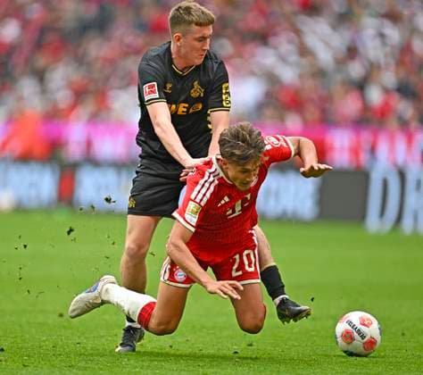 16 05 2026, Soccer Bundesliga 2025 2026, Matchday 34, FC Bayern Munich 1 FC Cologne, at Allianz Arena Munich, v l Isak Johannesson 1 FC Cologne v Tom Bischof Bayern Munich DFL and DFB regulations prohibit any use of photographs as image sequences and or quasi video