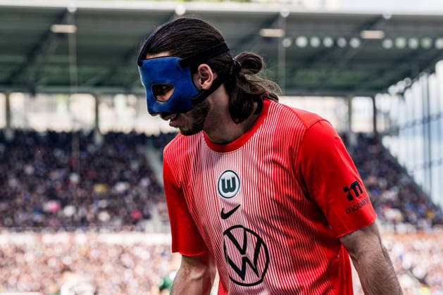 Germany Soccer Bundesliga 2025 26, 34 Matchday FC St Pauli vs VfL Wolfsburg Millerntor Stadion Hamburg Kamil Grabara VfL Wolfsburg, 1 Copyright: xStefanxTrochax