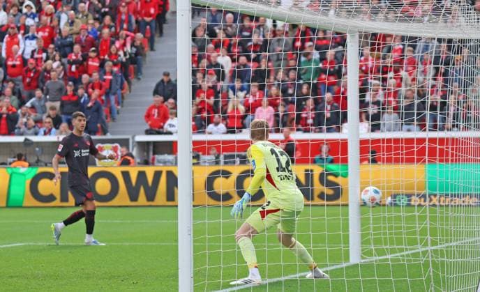 Goal for 1 1 by Jarell Quansah Bayer Leverkusen, 04 not in picture Sander Tangvik Hamburger SV 12 looks after the ball GER, Bayer 04 Leverkusen vs Hamburger SV, Soccer, 1 Bundesliga , Matchday 34, Season 2025 2026, 16 05 2026 DFL DFB REGULATIONS PROHIBIT ANY USE OF PHOTOGRAPHS as IMAGE SEQUENCES and or QUASI VIDEO GER, Bayer 04 Leverkusen vs Hamburger SV, Football, 1 Bundesliga , Matchday 34, Season 2025 2026, 16 05 2026 Leverkusen Copyright: xEibner-Pressefotox xThomasxStoecx EP_TSR