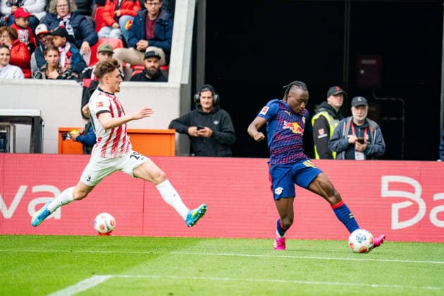 16 05 2026, xdaymx, Football 1 Bundesliga, SC Freiburg RB Leipzig vl Philipp Treu SC Freiburg tries to prevent Diomande, Yan RB Leipzigs cross DFL DFB REGULATIONS PROHIBIT ANY USE OF PHOTOGRAPHS as IMAGE SEQUENCES and or QUASI VIDEO Freiburg