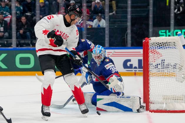 FRIBOURG, SWITZERLAND MAY 16 Darnell Nurse of Canada L against goalkeeper Davide Fadani of Italy R during the 2026 IIHF Ice Hockey World Championship Switzerland game between Italy and Canada at BCF Arena on May 16, 2026 in Fribourg, Fribourg Fribourg BCF Arena Fribourg Switzerland Copyright: xJustPictures.ch JarixPestelaccix jp-en-EuSpIm-JP6_JAR_Italy_Canada_16May2026_00051
