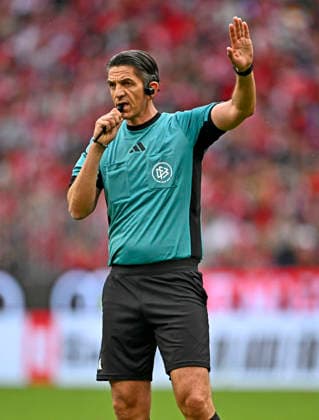 16 05 2026, Soccer Bundesliga 2025 2026, Matchday 34, FC Bayern Munich 1 FC Cologne, in the Allianz Arena Munich, Referee Deniz Aytekin Oberasbach whistles, DFL and DFB regulations prohibit any use of photographs as image sequences and or quasi video