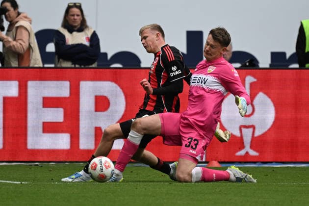 16 05 2026, xjhx, Soccer 1 Bundesliga, Eintracht Frankfurt VfB Stuttgart v l Foul by Alexander Nübel VfB Stuttgart on Jonathan Jonny Burkardt Eintracht Frankfurt DFL DFB REGULATIONS PROHIBIT ANY USE OF PHOTOGRAPHS as IMAGE SEQUENCES and or QUASI VIDEO Frankfurt am Main