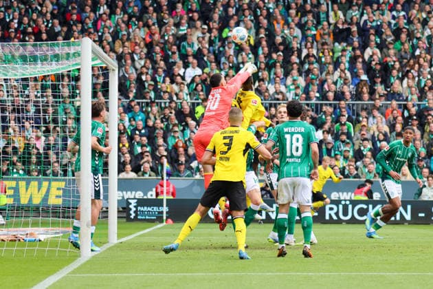 Bremen, Germany 16 May 2026 34 Matchday 1 Bundesliga Werder Bremen vs Borussia Dortmund In the picture from left goalkeeper Mio Backhaus Werder Bremen holds the ball and prevents a goal for Dortmund DFL regulations prohibit any use of photographs as image sequences and or quasi video Copyright: HMBxMedia MadeleinexFantini