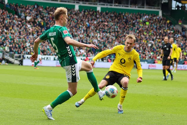 Bremen, Germany 16 May 2026 34 Matchday 1 Bundesliga Werder Bremen vs Borussia Dortmund Pictured from left in a duel Amos Pieper Werder Bremen and Maximilian Beier BVB DFL regulations prohibit any use of photographs as image sequences and or quasi video Copyright: HMBxMedia MadeleinexFantini