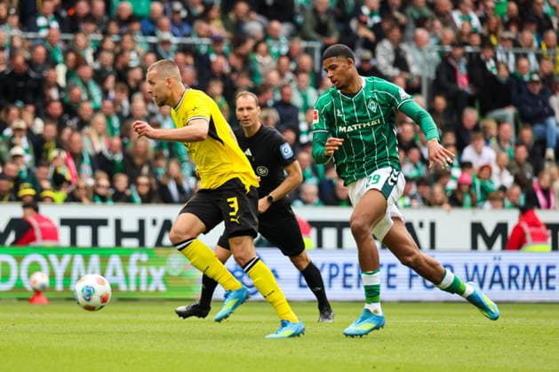 Bremen, Germany 16 May 2026 34 Matchday 1 Bundesliga Werder Bremen vs Borussia Dortmund Pictured from left Waldemar Anton BVB and Salim Musah Werder Bremen in a running duel DFL regulations prohibit any use of photographs as image sequences and or quasi video Copyright: HMBxMedia MadeleinexFantini