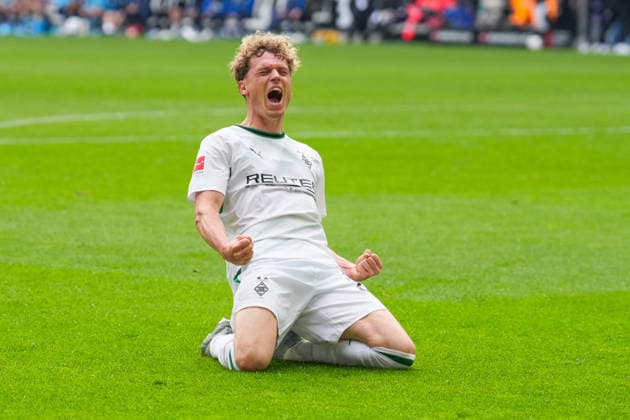 16 05 2026, xydrx, Men, Soccer, 1 Bundesliga, Borussia Mönchengladbach TSG 1899 Hoffenheim, Saison 2025 2026, Borussia Park Goal celebration after the goal to 4 0 for Borussia Mönchengladbach by scorer Robin Hack Borussia Mönchengladbach, 25 DFB regulations prohibit any use of photographs as image sequences and or quasi video Copyright: HMBxMedia YannisxDreimann