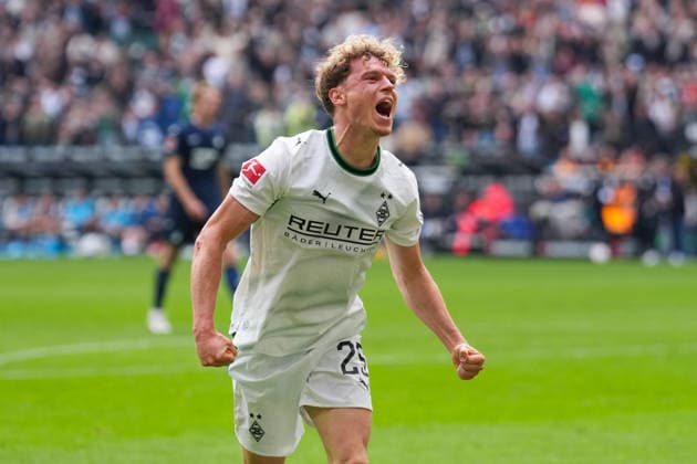 16 05 2026, xydrx, Men, Soccer, 1 Bundesliga, Borussia Mönchengladbach TSG 1899 Hoffenheim, Saison 2025 2026, Borussia Park Goal celebration after the goal to 4 0 for Borussia Mönchengladbach by scorer Robin Hack Borussia Mönchengladbach, 25 DFB regulations prohibit any use of photographs as image sequences and or quasi video Copyright: HMBxMedia YannisxDreimann
