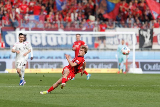 Hennes Behrens 26, 1 FC Heidenheim at the match between 1 FC Heidenheim v 1 FSV Mainz 05, Soccer, Men, Bundesliga, 2025 2026, 34 Matchday on 16 05 2026 in Heidenheim, Voith Arena DFL and DFB regulations prohibit any use of photographs as image sequences and or quasi video Baden Württemberg Germany