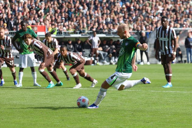 16 05 2026, xtgx, Soccer 1 Bundesliga, FC St Pauli VfL Wolfsburg v l Christian Eriksen VfL Wolfsburg awards the penalty DFL DFB REGULATIONS PROHIBIT ANY USE OF PHOTOGRAPHS as IMAGE SEQUENCES and or QUASI VIDEO Hamburg