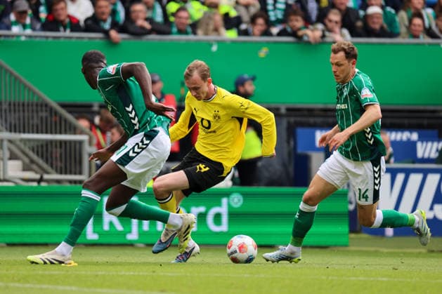 Bremen, Germany 16 May 2026 34 Matchday 1 Bundesliga Werder Bremen vs Borussia Dortmund Pictured from left in a duel Karim Coulibaly Werder Bremen , Maximilian Beier BVB and Senne Lynen Werder Bremen DFL regulations prohibit any use of photographs as image sequences and or quasi video Copyright: HMBxMedia MadeleinexFantini