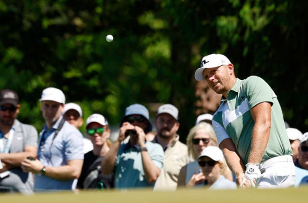 Matt Wallace of England chips onto the green on the 3rd hole during the third round of the 2026 PGA, Golf Herren Championship at Aronimink Golf Club in Newtown Square, Pennsylvania, on Saturday, May 16, 2026.  PHI20260516802 LAURENCExKESTERSON