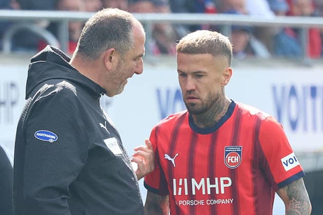 16 05 2026, xrekx, Fussball 1 Bundesliga, 1 FC Heidenheim FSV Mainz 05 v l Frank Schmidt Trainer 1 FC Heidenheim 1846 Niklas Dorsch 1 FC Heidenheim 1846 gives instructions, gesticulates, gesticulate with arms gives instructions, gesticulate DFL DFB REGULATIONS PROHIBIT ANY USE OF PHOTOGRAPHS as IMAGE SEQUENCES and or QUASI VIDEO Heidenheim
