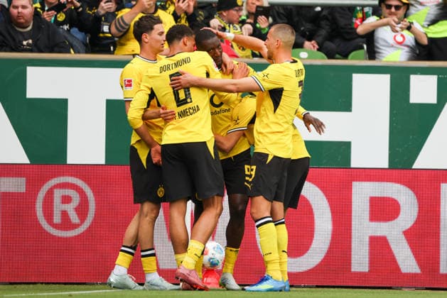 Bremen, Germany 16 May 2026 34 Matchday 1 Bundesliga Werder Bremen vs Borussia Dortmund In the picture from left the third goalscorer Serhou Guirassy BVB scores the goal to 1 0 for Dortmund and cheers with his teammates DFL regulations prohibit any use of photographs as image sequences and or quasi video Copyright: HMBxMedia MadeleinexFantini