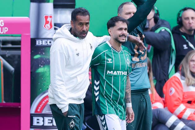 Leonardo Bittencourt Werder Bremen is brought on as a substitute by manager Daniel Thioune Werder Bremen, Bundesliga, SV Werder Bremen v Borussia Dortmund, Weserstadion, May 16, 2026 in Bremen, Germany Photo by Marco Steinbrenner DeFodi Images Leonardo Bittencourt Werder Bremen is brought on as a substitute by manager Daniel Thioune Werder Bremen , Bundesliga, SV Werder Bremen v Borussia Dortmund, Weserstadion, May 16, 2026 in Bremen, Germany Photo by Marco Steinbrenner DeFodi Images DFL regulations prohibit any use of photographs as image sequences and or quasi video